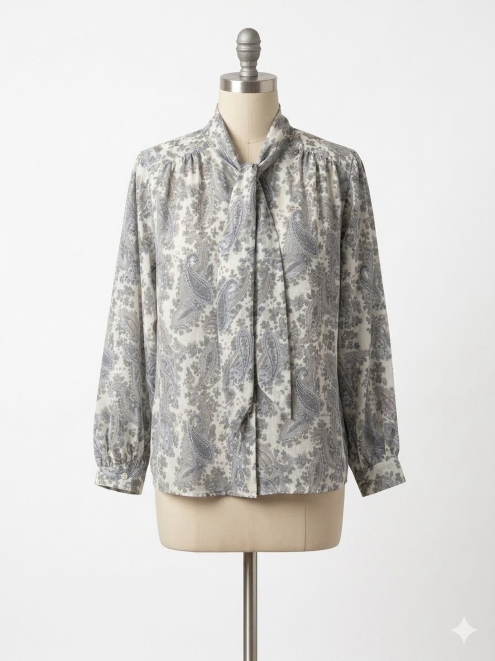 Alfred Dunner Pale Gray Paisley Tie-Neck‎ Blouse, Size L
